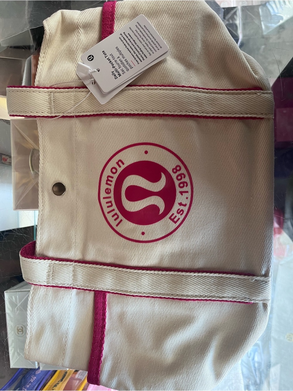 lululemon athletica Women’s white pink daily multi pocket  Everyday Carry tote - Picture 2 of 4